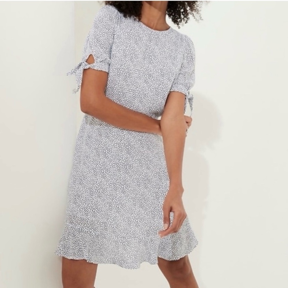 Banana republic white and black dot dress with puff sleeve